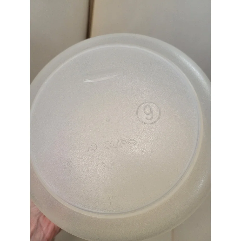 Vintage Rubbermaid Servin Saver 10 Cup 2.4L Round Container Almond Lid #9